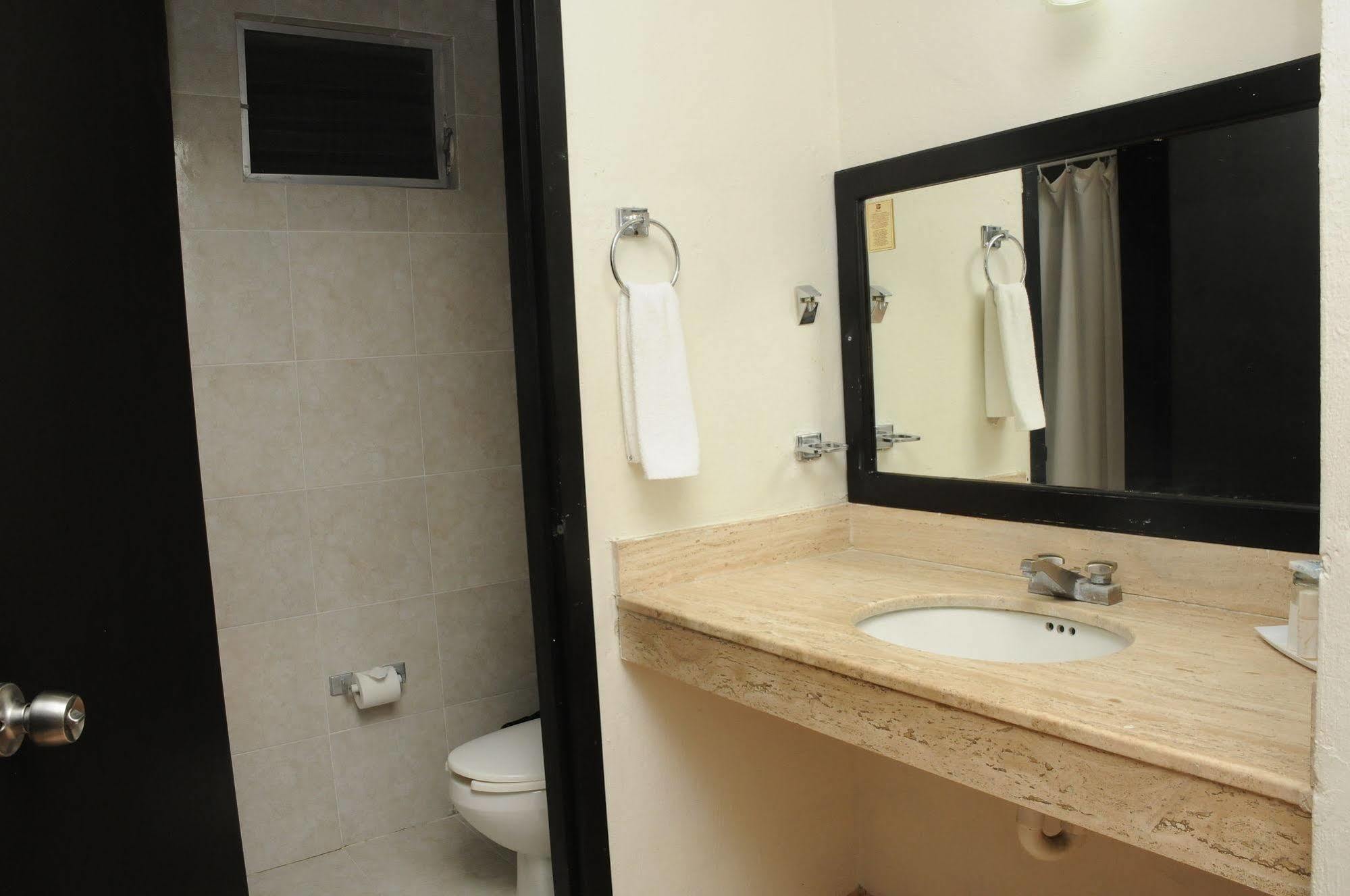 צ'טומאל Hotel Marlon מראה חיצוני תמונה